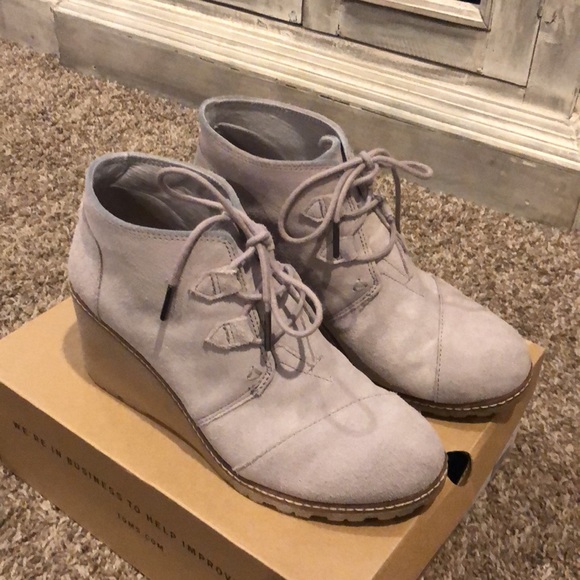 Toms Shoes - Super cute Toms wedge in grey suede